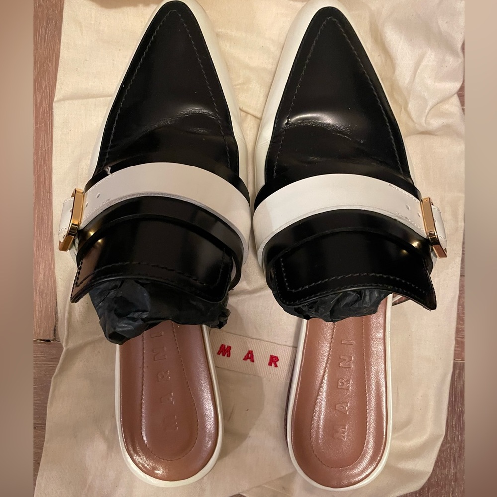 GUC Marni pointed toe leather loafers